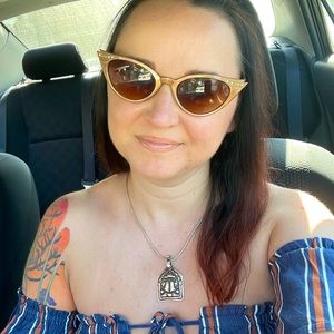 Meet your Posher, Elise